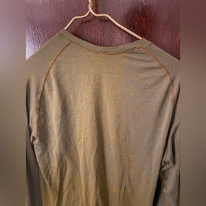 Men’s Lululemon long sleeve shirt size Medium.